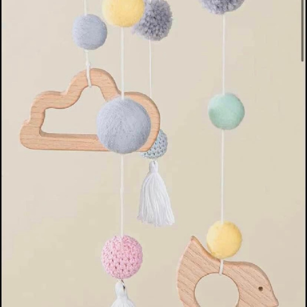 Crib mobile - Picture 2 of 2
